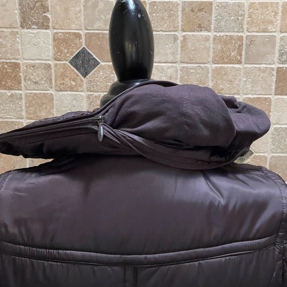 Kenneth Cole Reaction maroon puffer jacket - Picture 10 of 11